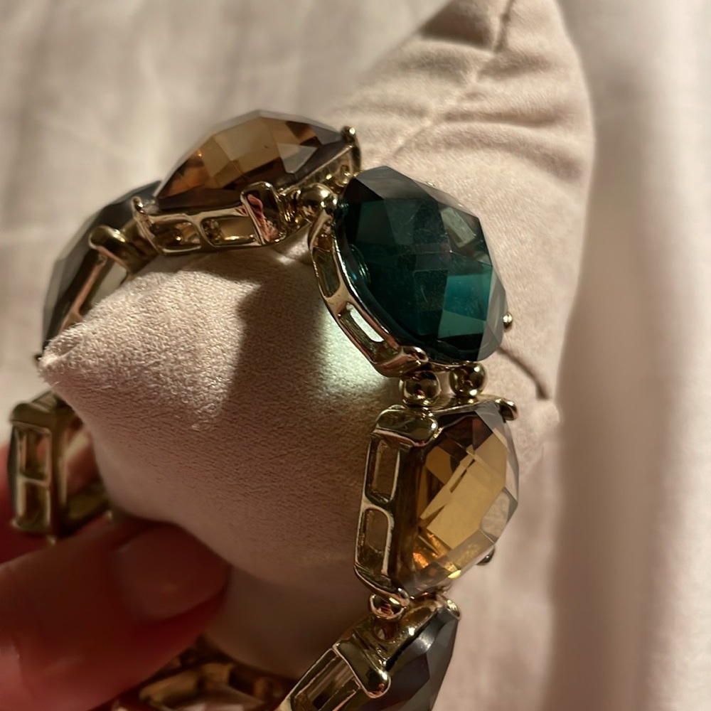 Gold tone stretch bracelet multicolor emerald cut stones EUC statement jewelry - Picture 5 of 6